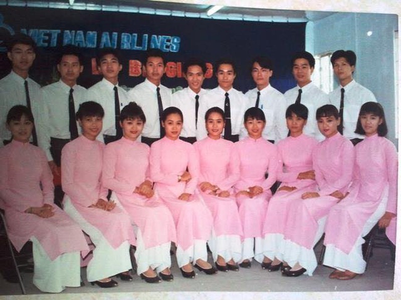 Áo dài màu hồng Vietnam Airlines